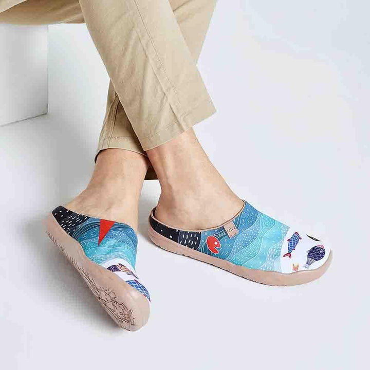 UIN Footwear Men Happy Fish Men Slipper Canvas loafers