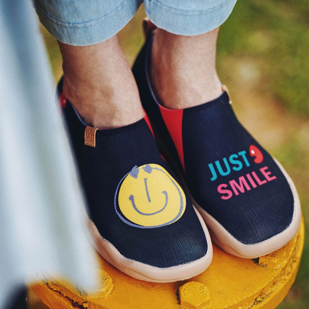 UIN Footwear Women Smiley Black Knitted Women Canvas loafers