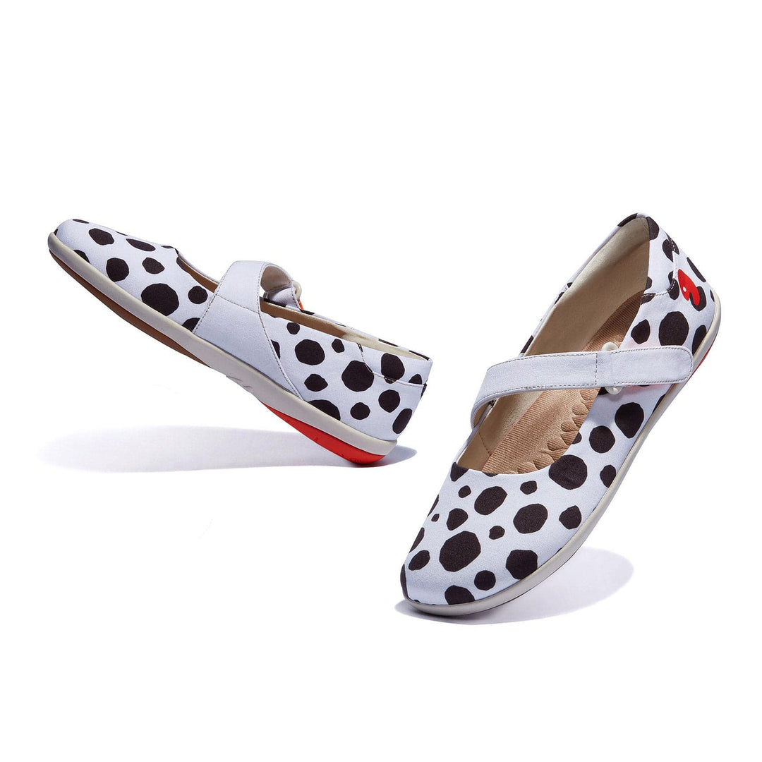 UIN Footwear Women Spotted Dog Illetes III Women Canvas loafers